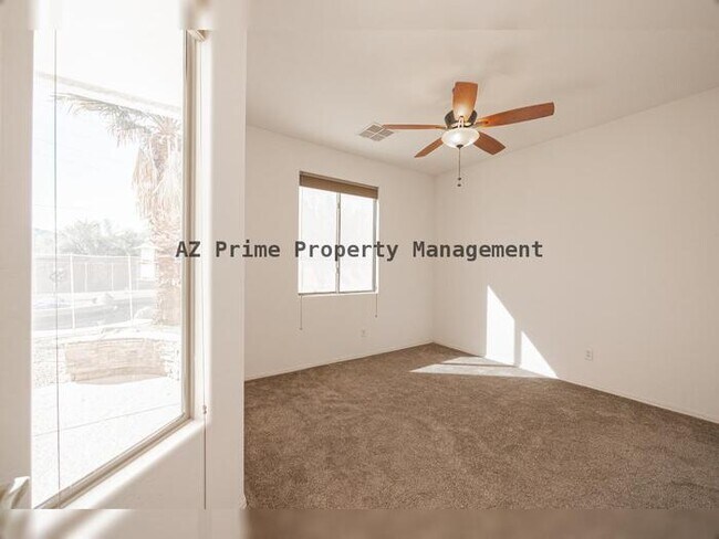 Building Photo - 2419 W Darrow St