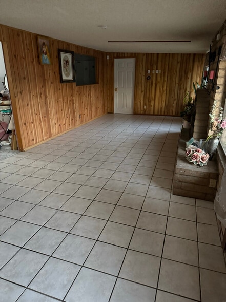 Building Photo - 5905 Fawn Ave