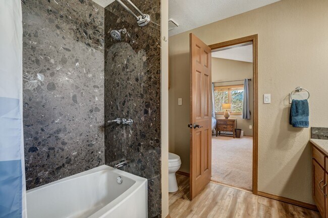 Building Photo - Stunning two-story home in Woodland Park