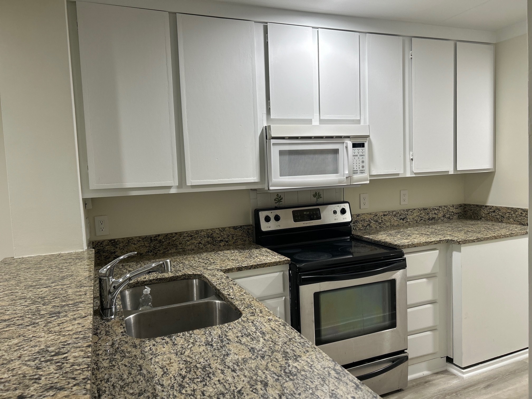 Building Photo - 1530 Fort Johnson Rd