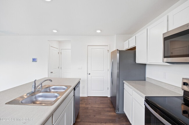 Building Photo - 284 Zelcova Dr