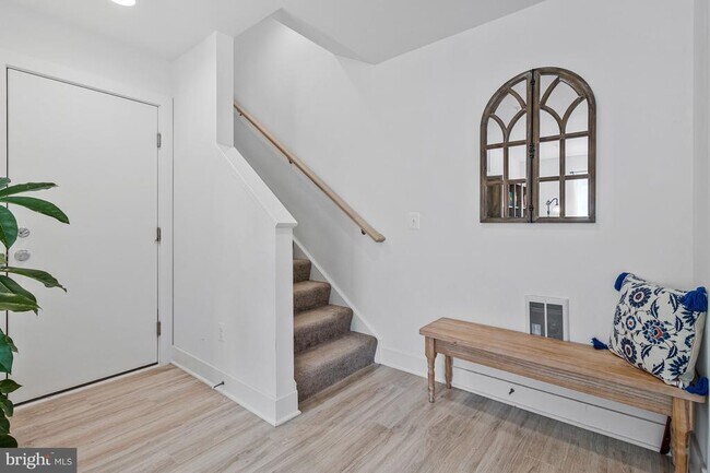 Building Photo - 40 Mural Walk NE