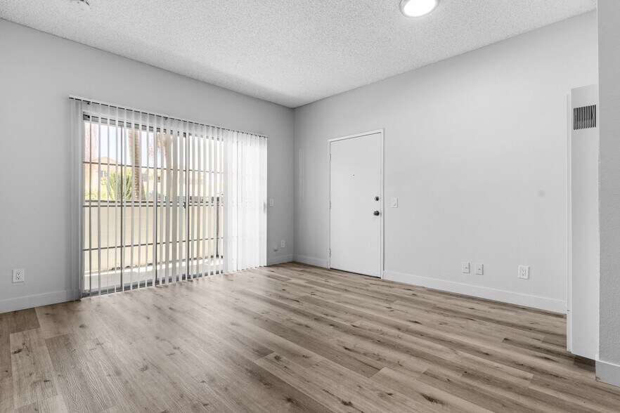 Building Photo - 1128 Stanley Ave