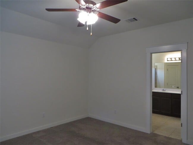 Building Photo - 217 Gidran Trail