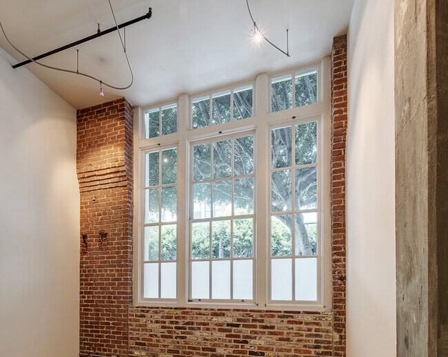 Building Photo - 461 2nd St