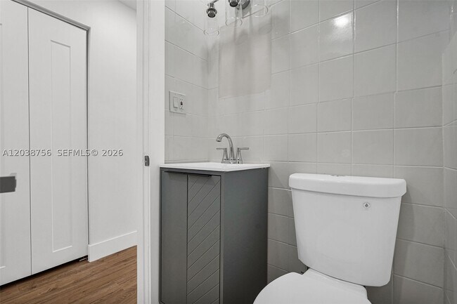 Building Photo - 8201 SW 42nd St