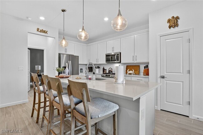 Building Photo - 1657 Serena Ave