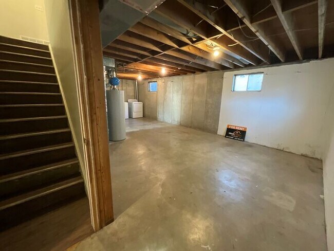 Building Photo - 4 Bedroom 2 Bath Duplex- Carport