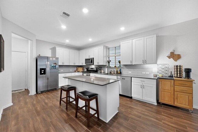 Building Photo - 128 Banyon Dr