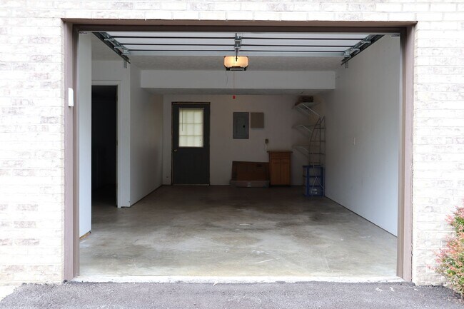 Building Photo - 2 bed/2.5 bath Townhouse in Morgantown - A...