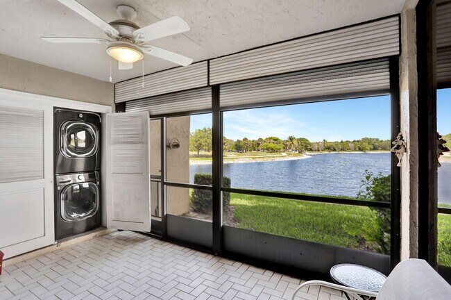 Building Photo - 2850 Carambola Cir S