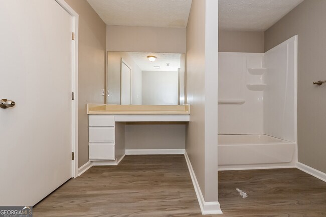 Building Photo - 5720 Twain Dr