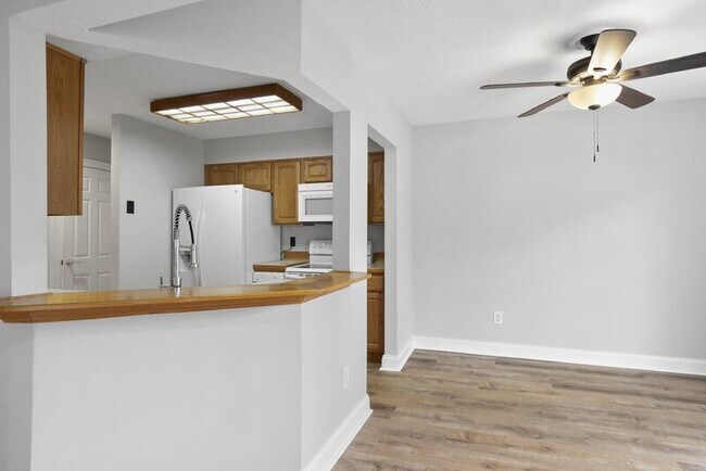 Building Photo - 2258 N Tollgate Cir