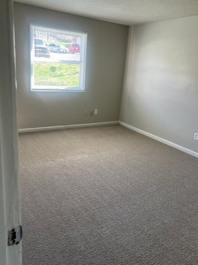 Building Photo - 2 Bedroom 2 Bath Condo