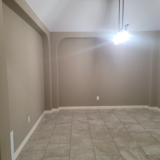 Building Photo - 14513 Meadow Lawn