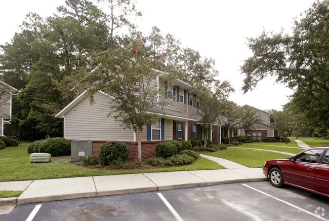 Building Photo - Twin Oaks