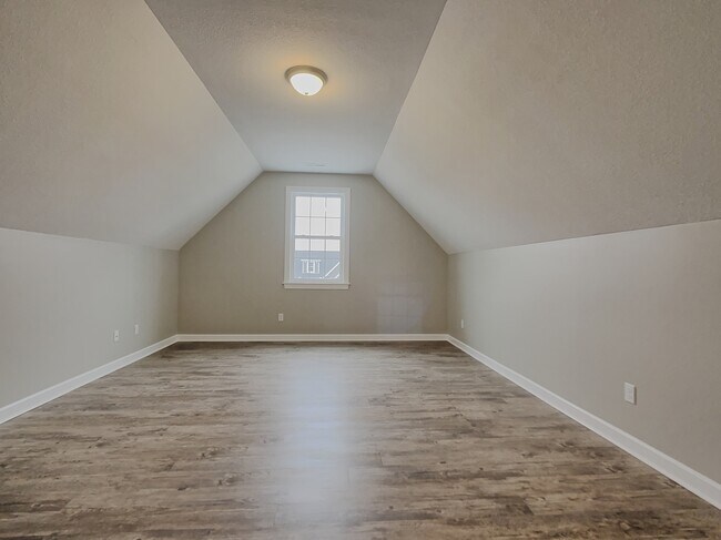 Building Photo - 602 Princess Anne Cir