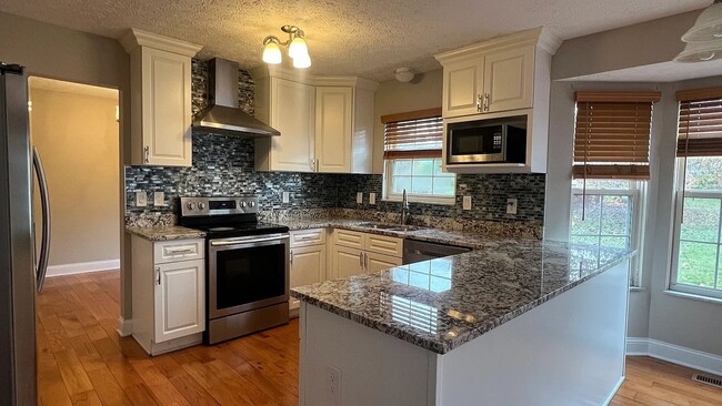 Building Photo - 6752 Riverside Glen Ct