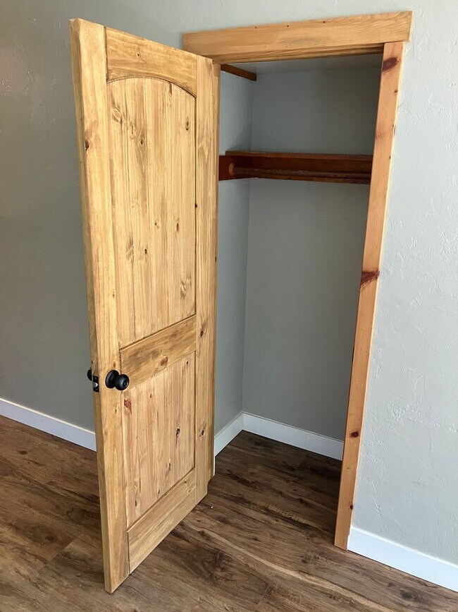 Building Photo - Cozy Three Bedroom Home in South Salem