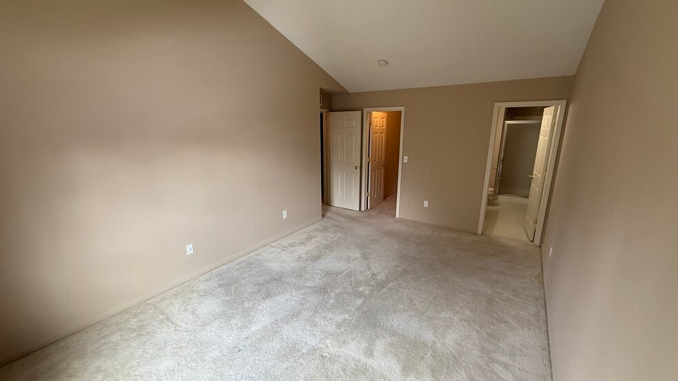 master bedroomm - 4200 Chesapeake Cir