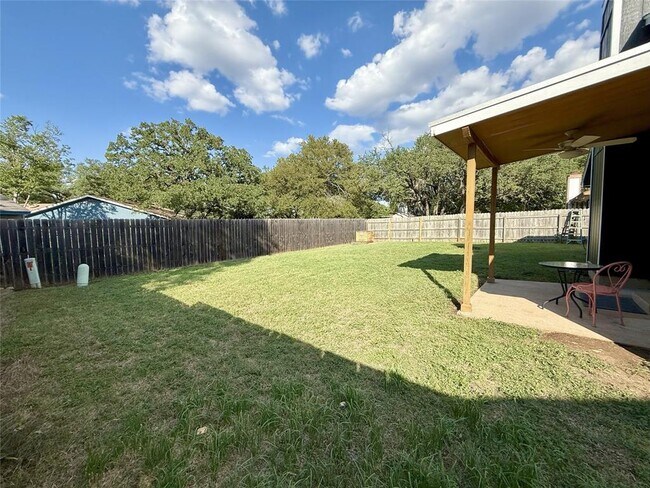 Building Photo - 3814 Stonecroft Dr