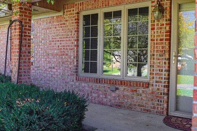 Building Photo - 2 Bedroom / 2 Bathroom Duplex in Daleville