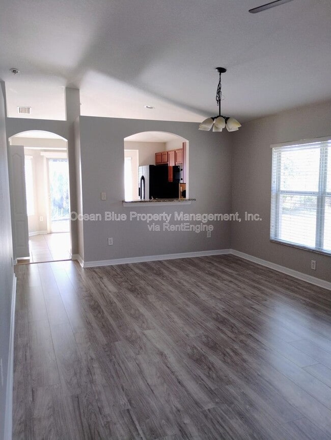 Building Photo - 18200 Cypress Bay Pkwy