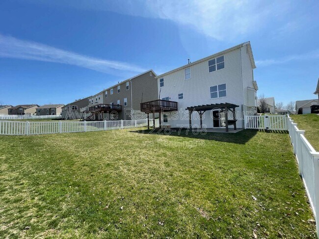 Building Photo - 5533 Emerald Pl Dr