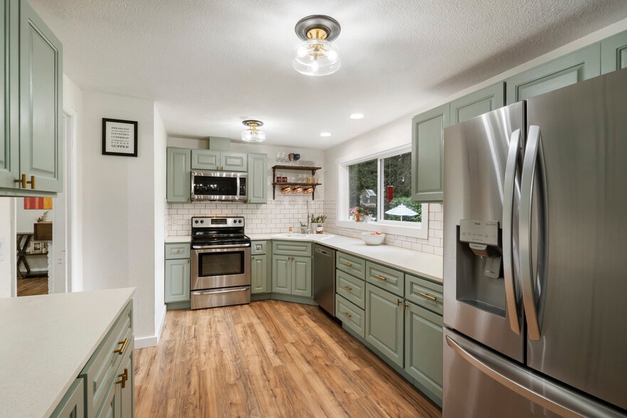 Building Photo - 5824 Hillcrest Dr SW