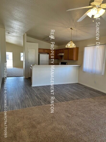 Building Photo - 8137 E Sundew Dr