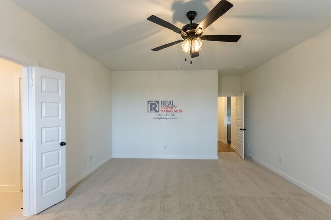 Building Photo - Beautiful 4 Bedroom Home with Covered Patio & Hill Country Views