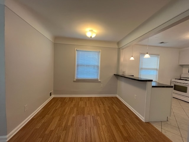 Building Photo - 220 S Manitou Ave