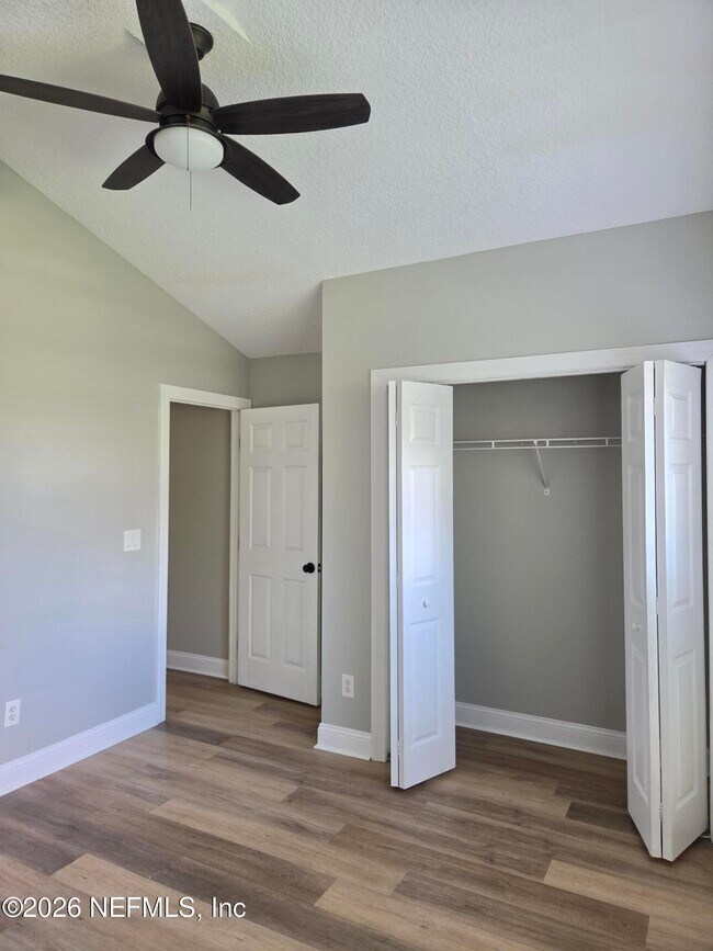 Building Photo - 2071 Thornhill Drive