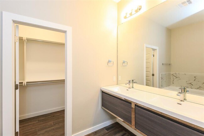 Building Photo - 11319 Paradise Out Ln