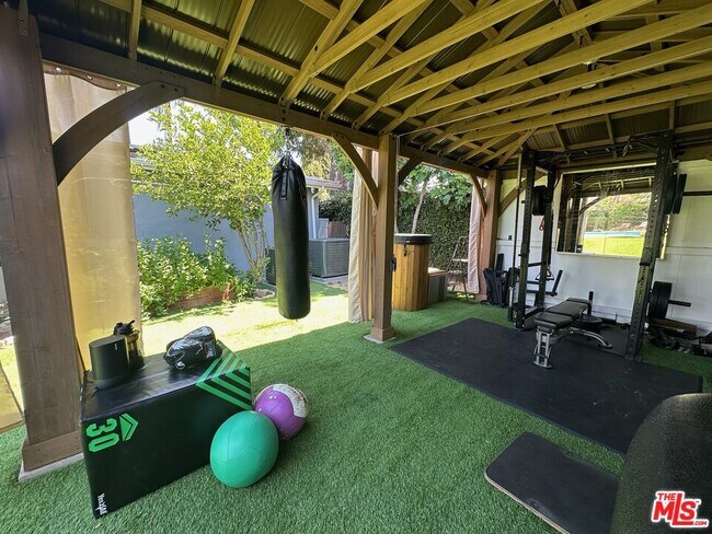 Building Photo - 22428 Victory Blvd