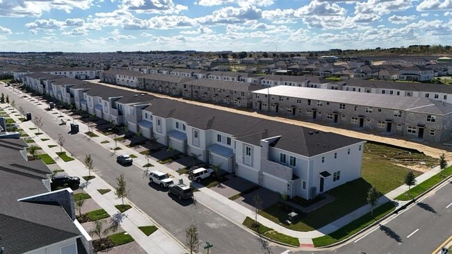 Building Photo - 320 Nine Iron Dr