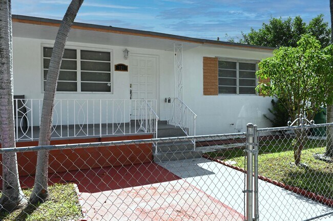 Building Photo - 321 NW 21st Ave