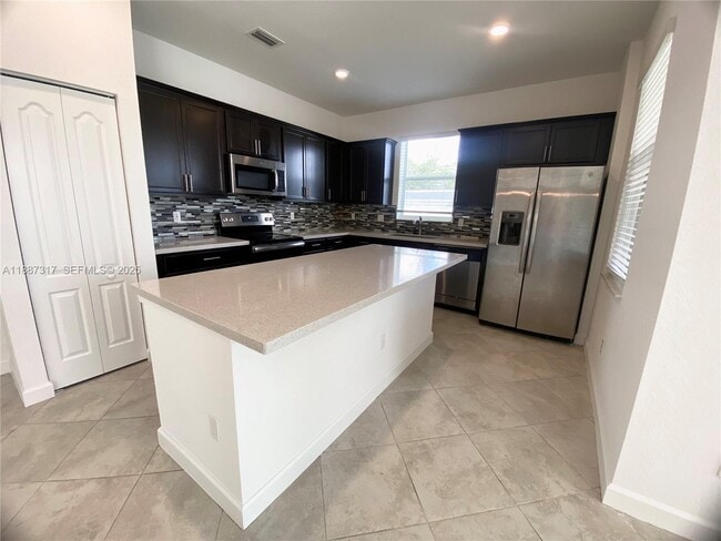 Building Photo - 7879 NW Greenbank Cir