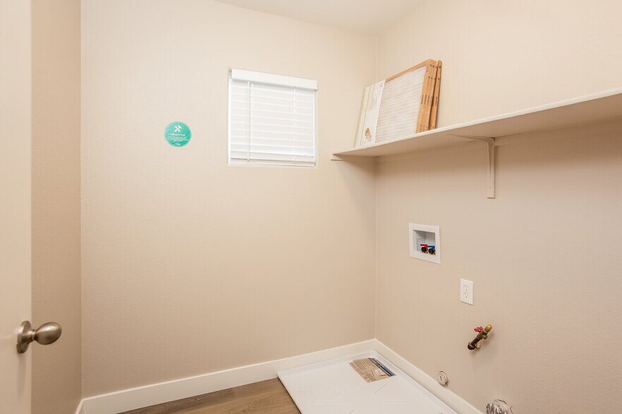Building Photo - 6369 Azurelyn Ave