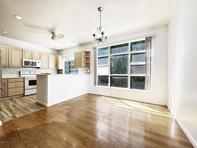 Building Photo - 1340 Moanalualani Pl