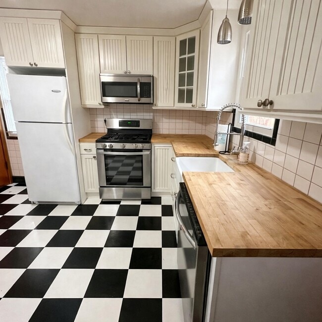 Building Photo - 2512 Tamm Ave