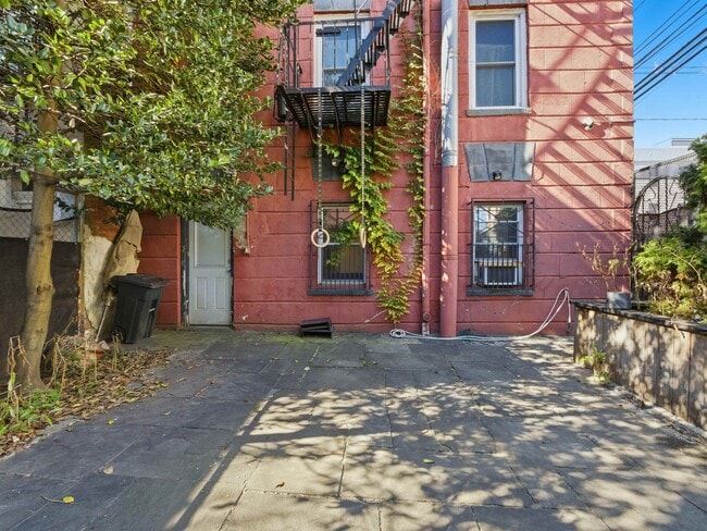 Building Photo - 158 New York Ave