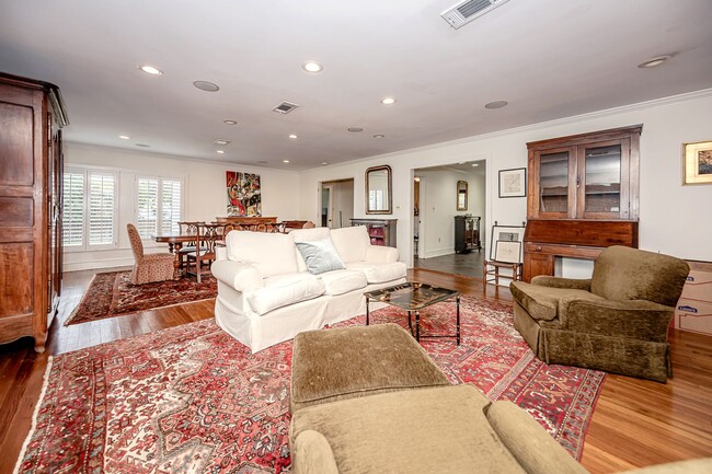Building Photo - Coastal Living at Its Best – Fully Furnish...