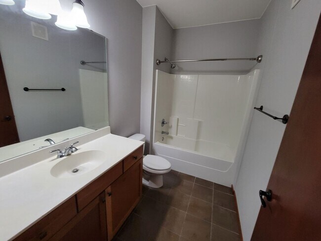 Building Photo - Spacious 2 Br/2Ba Condo w/1500 sq ft in Heart of St Louis Park! 2 Heated parking spots included!