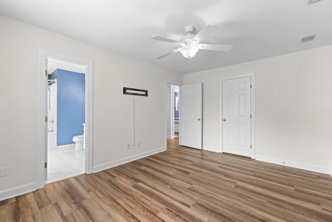Building Photo - 2723 Sterling Park Dr