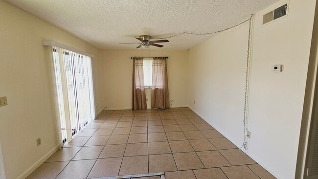 Building Photo - 1050 N Fiske Blvd