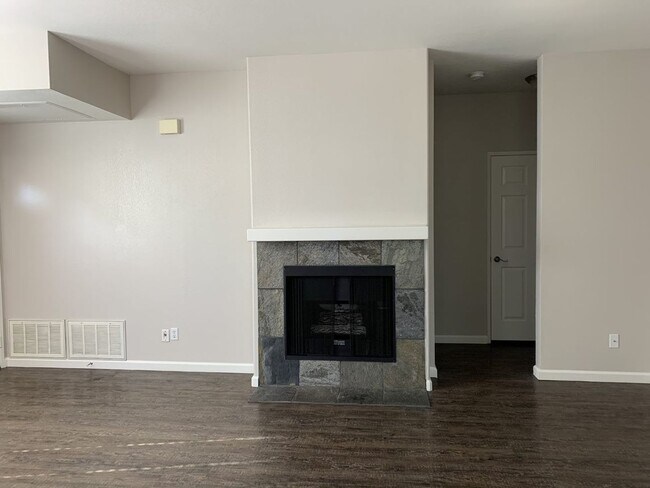 Building Photo - Sabre Springs Top Floor Condo with Carport