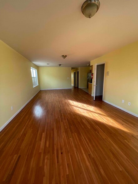 Primary Photo - 275 Ridgewood Ave