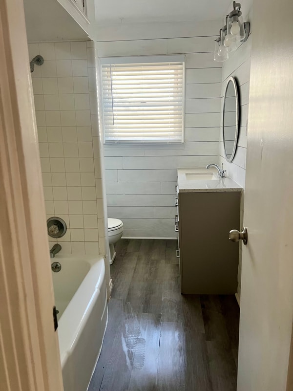 Building Photo - 901 Avenue C