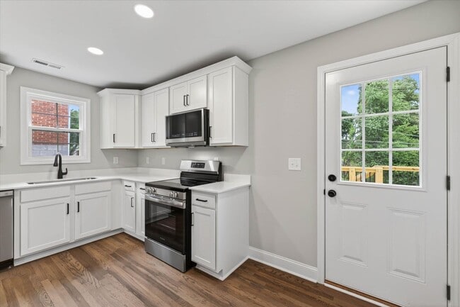 Building Photo - 221 Clearview Dr
